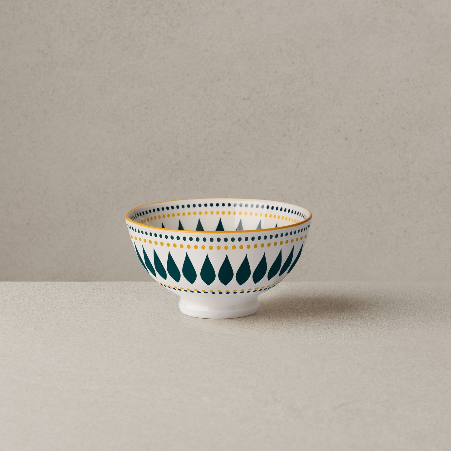 Kiri Porcelain 8 oz. 4.5 Inch Diameter Bowl - Petal Dot Daisy